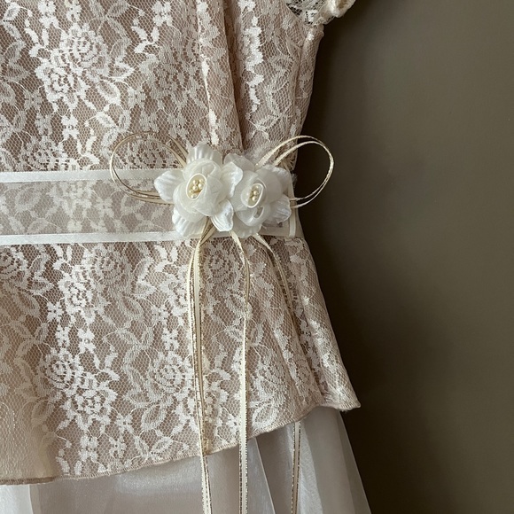 Girls Crème Lace and Tulle Dress - Picture 3 of 9